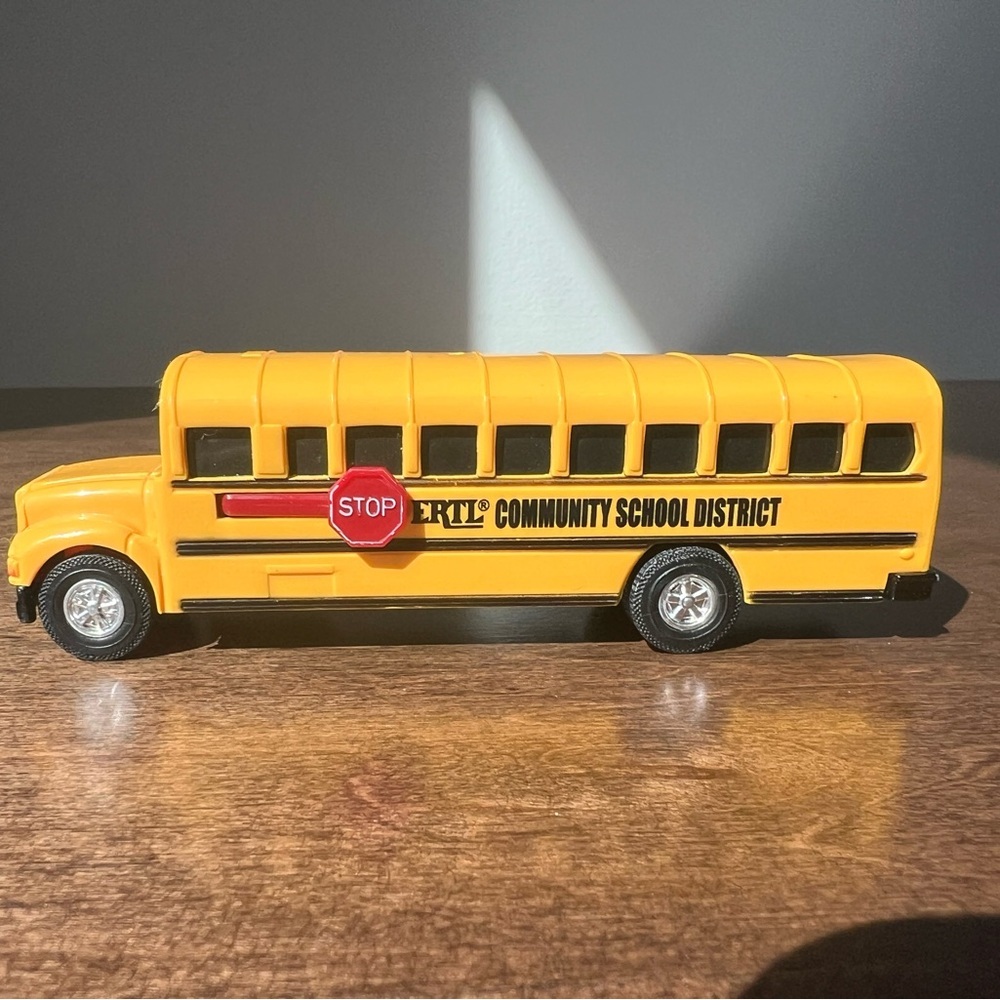 TOMY 4.3 inch School Bus Pretend Play & Imaginative Play
